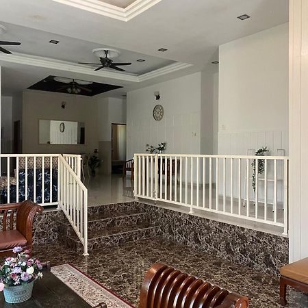 Leissa Homestay Ayer Hitam Exterior foto